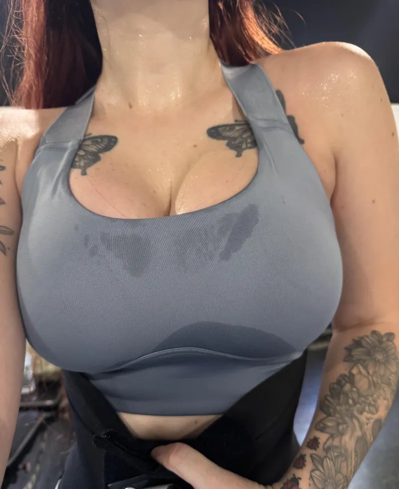 Thumbnail Just a little distraction for your day. Happy Monday! ✨💦