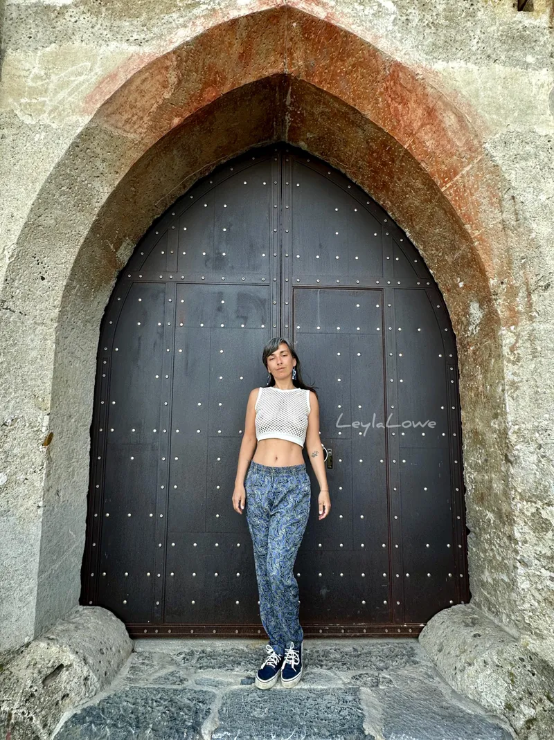 Thumbnail At the castle in my slutty crop top