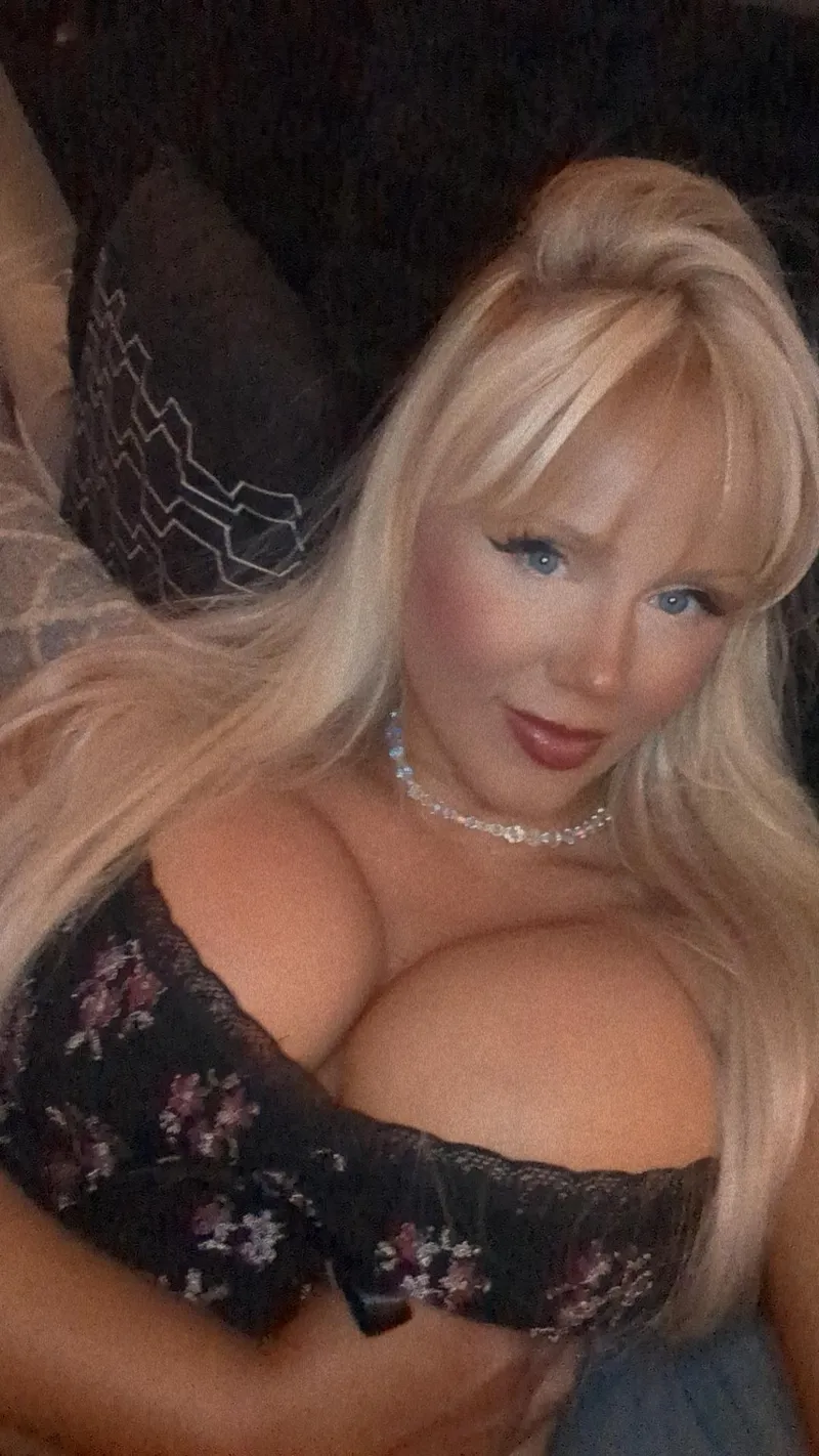 Thumbnail I'm a Milf on a mission- a mission to get laid