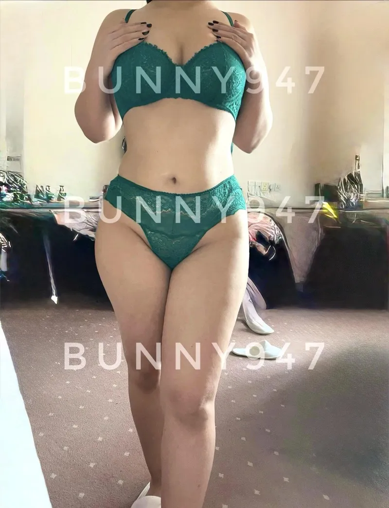 Thumbnail Emerald is hubbys fav color on me 😇