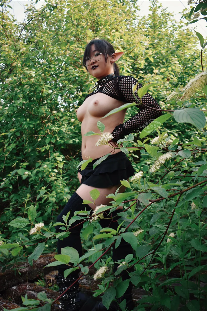 Thumbnail Let's go hiking, tops are optional ;)
