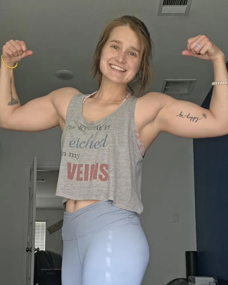 Thumbnail How about a buff girl's armpits? 🤔