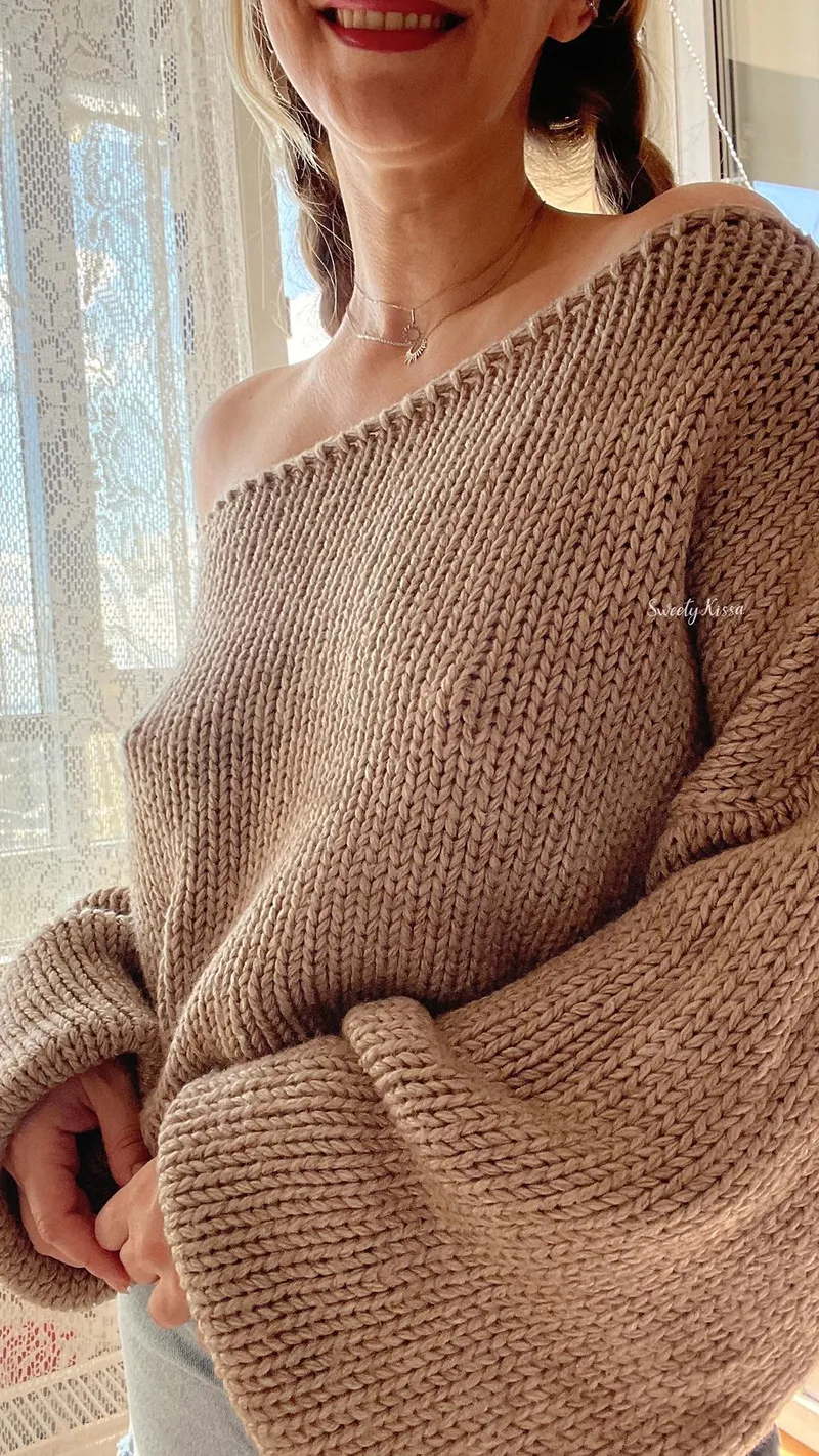 Thumbnail Even the thickest sweater can't hide my nipples 😇