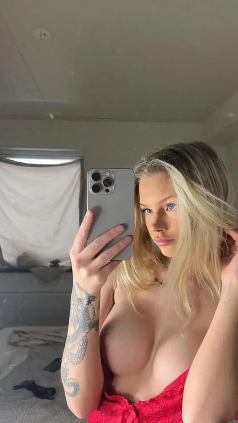 Thumbnail my tight pussy keeps getting wetter just imagining older cock