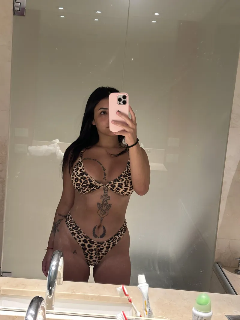 Thumbnail Leopard bikinis have everything