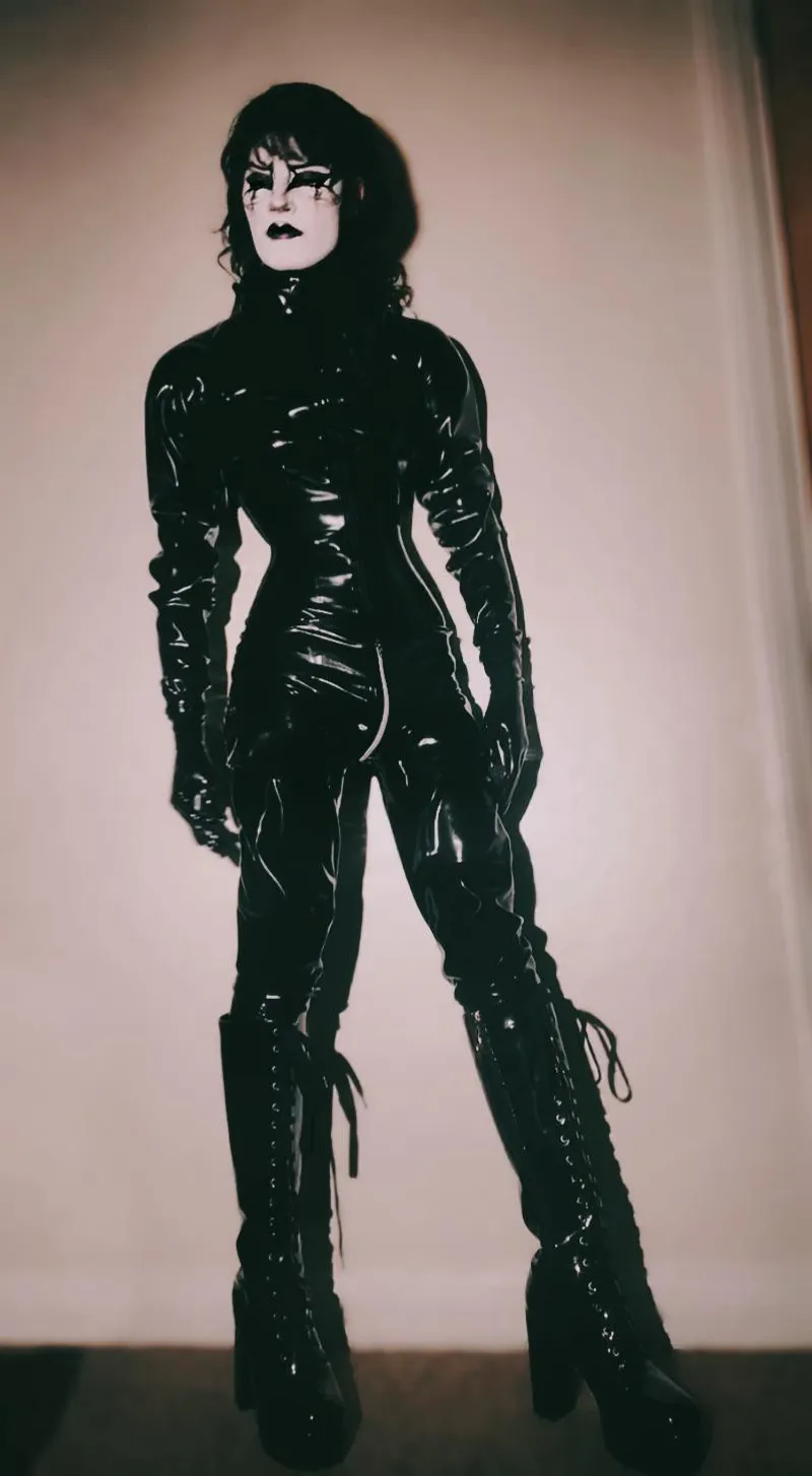 Thumbnail Wrapped up in rubber to enjoy the cooler weather