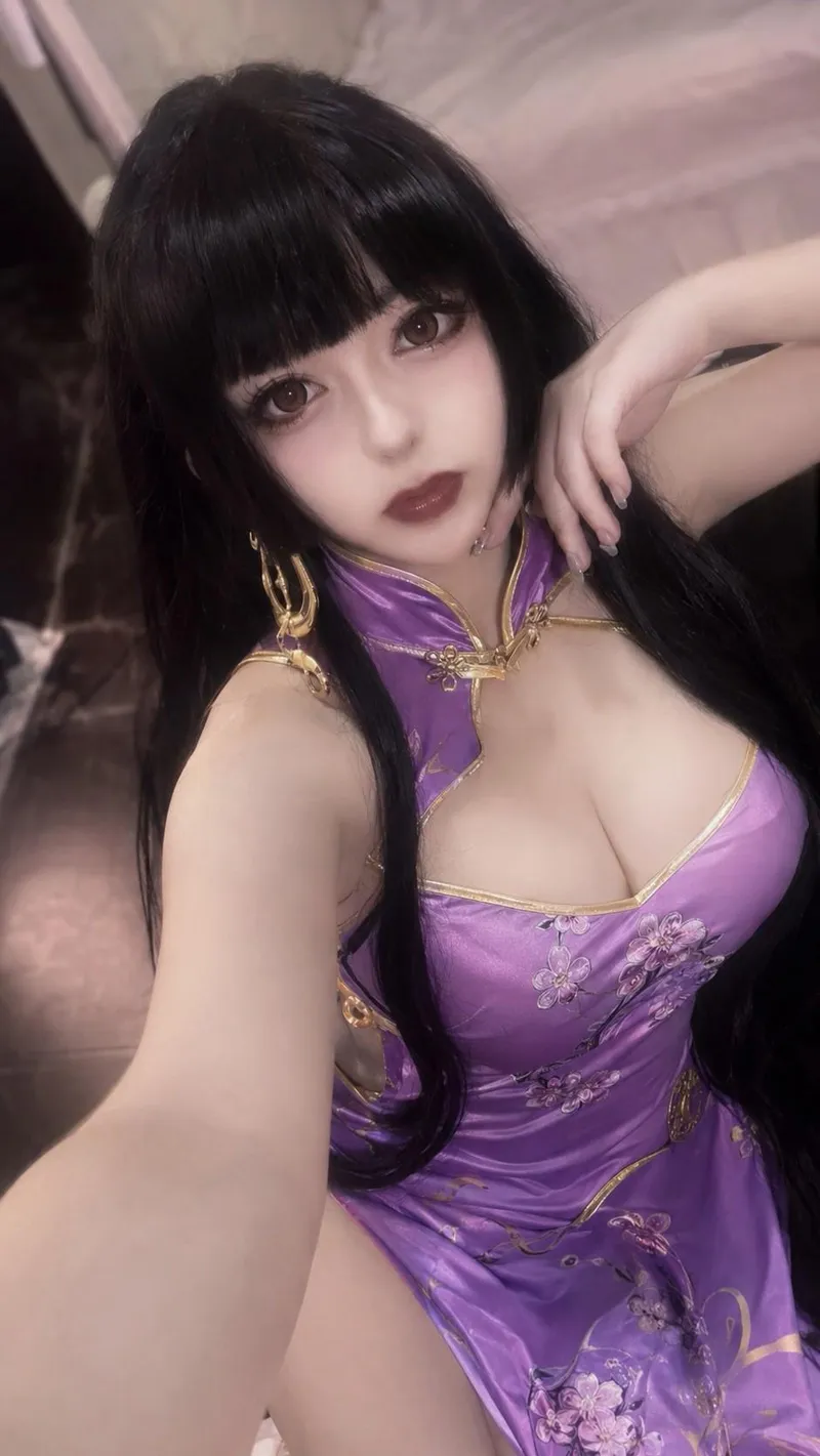 Thumbnail Boa Hancock Cosplay from One Piece
