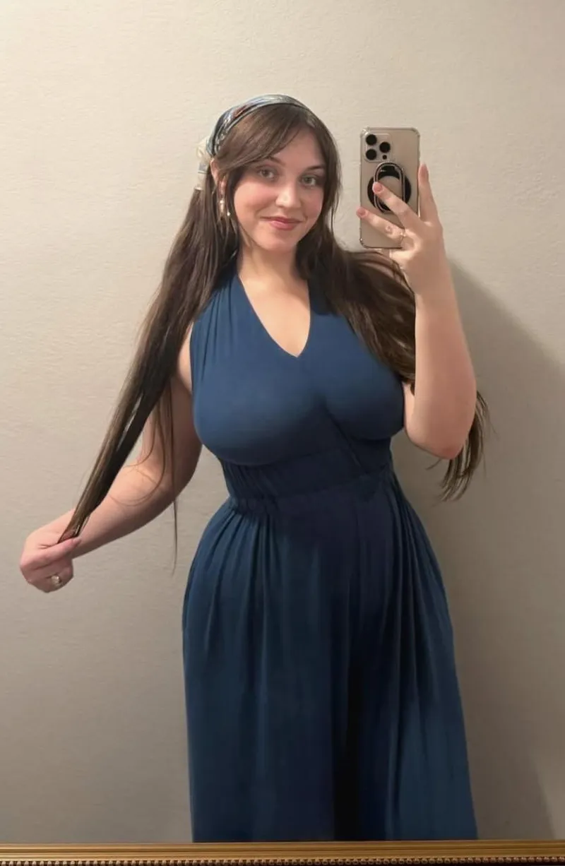 Thumbnail Busty in a blue dress