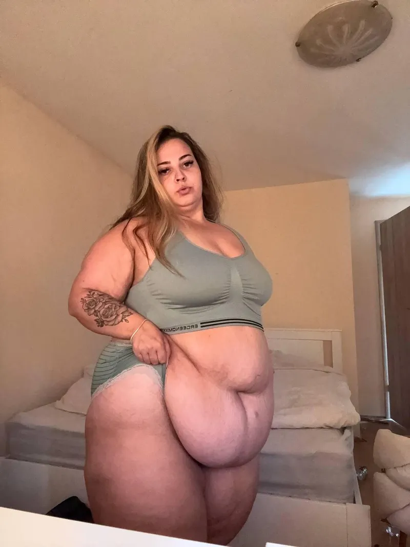 Thumbnail Hanging tummies are so sexy