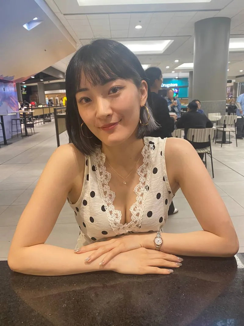 Thumbnail Would you go on a date with me?