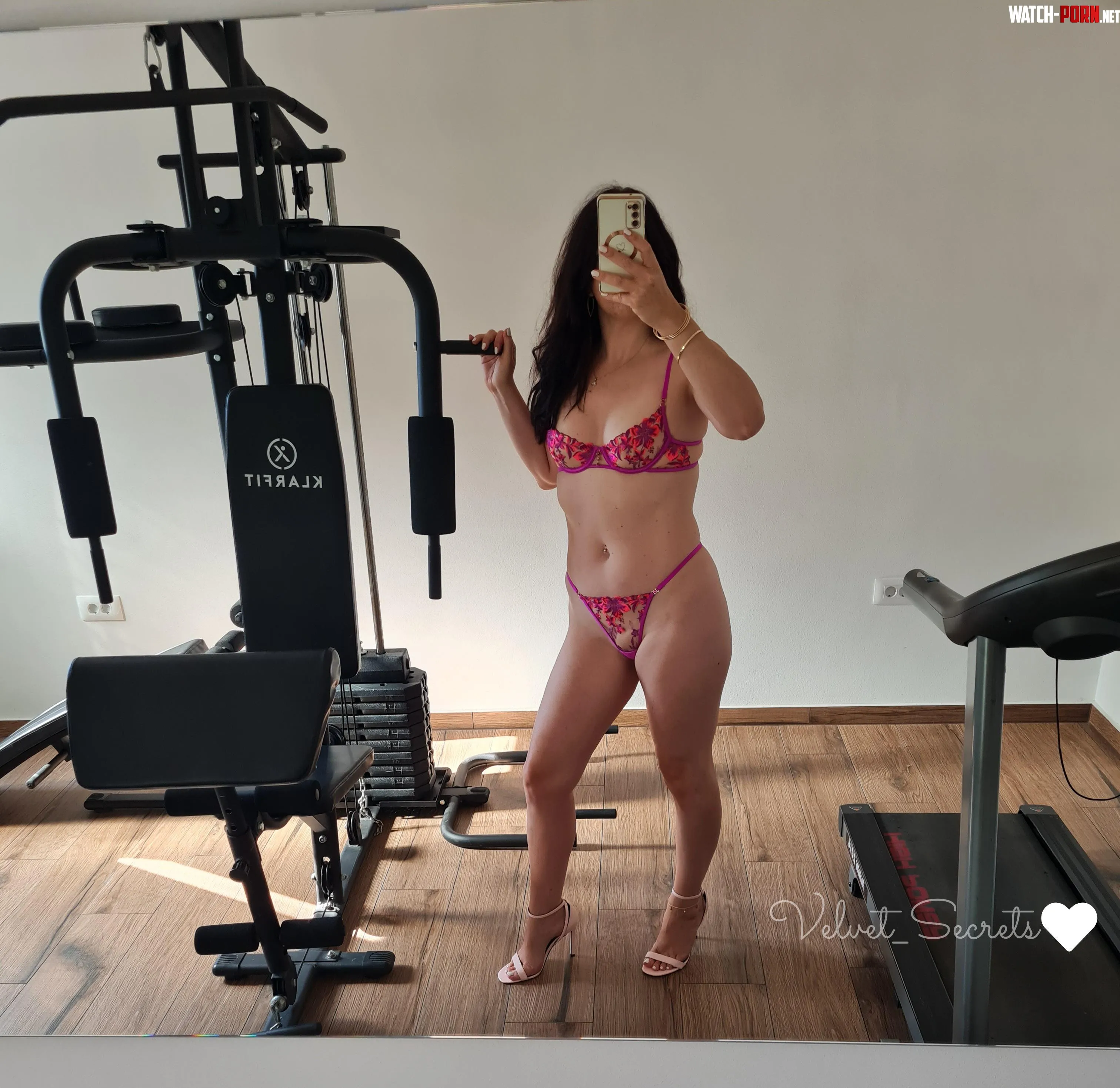 Magenta mirror view by _Velvet_Secrets