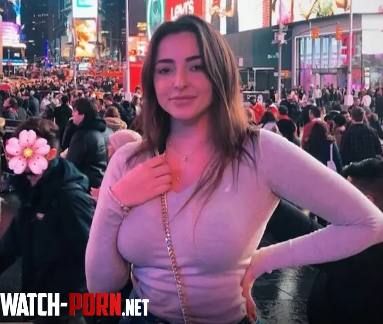 A busty tourist in NYC by cartiiiiiiiiiii