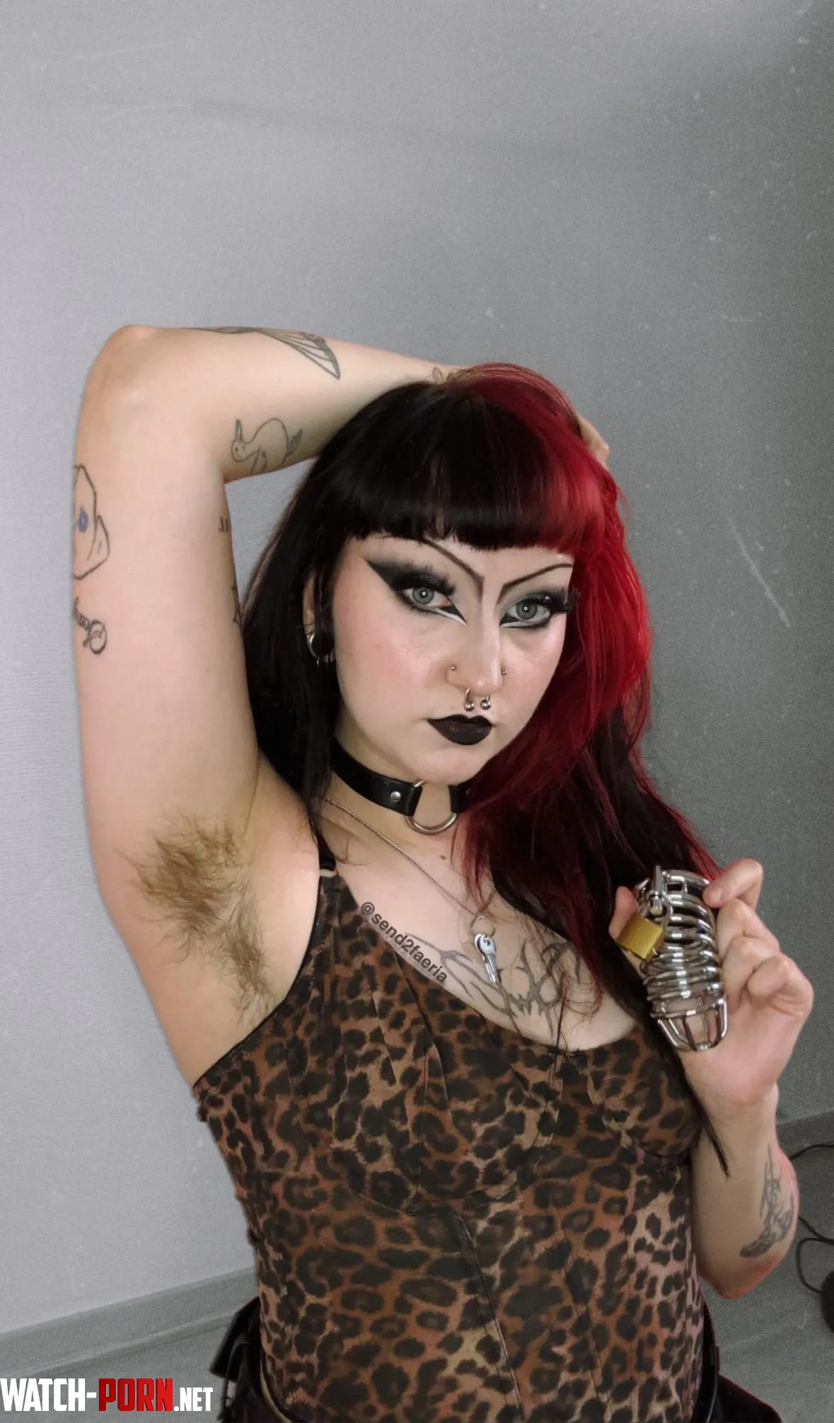 hairy armpits fetish + chastity 😏 Are you into it by sipetinh