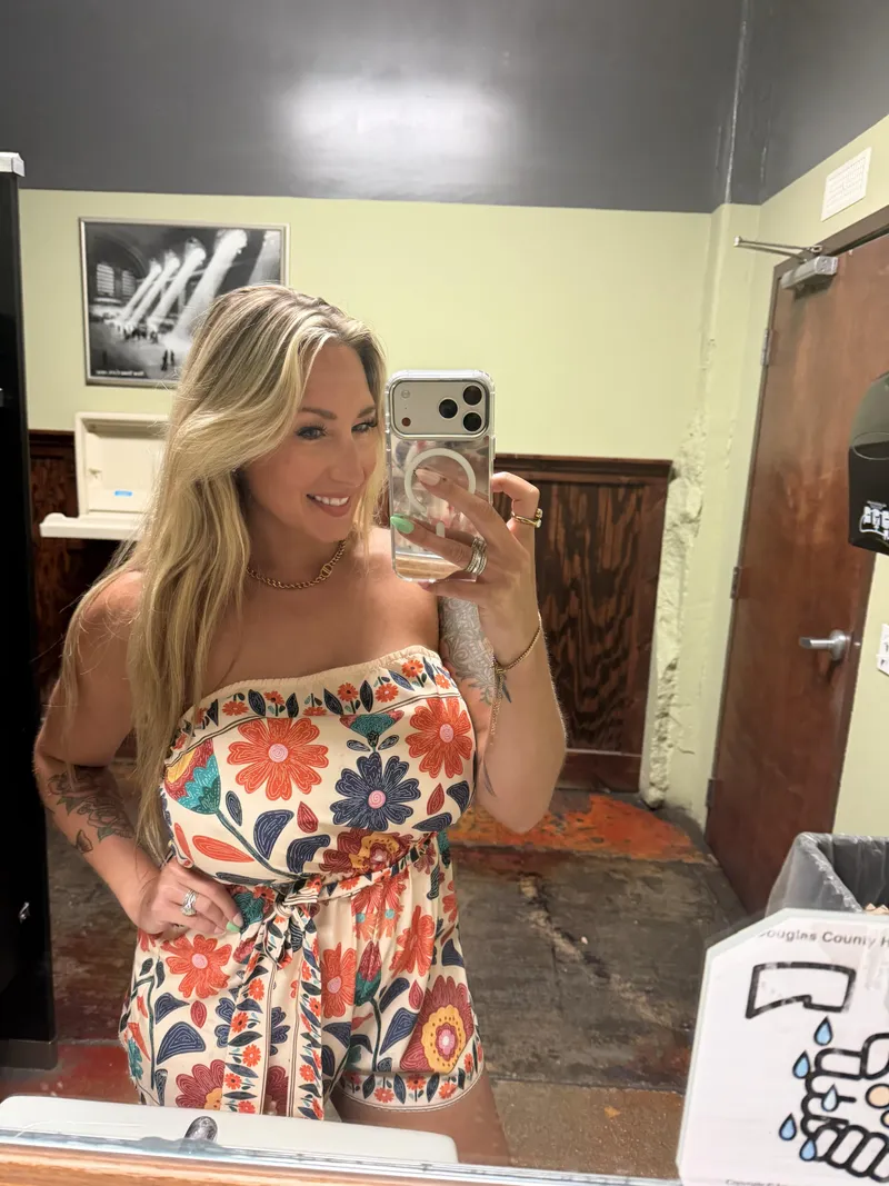 Thumbnail Catch a glimpse in the mirror by classytxbabe