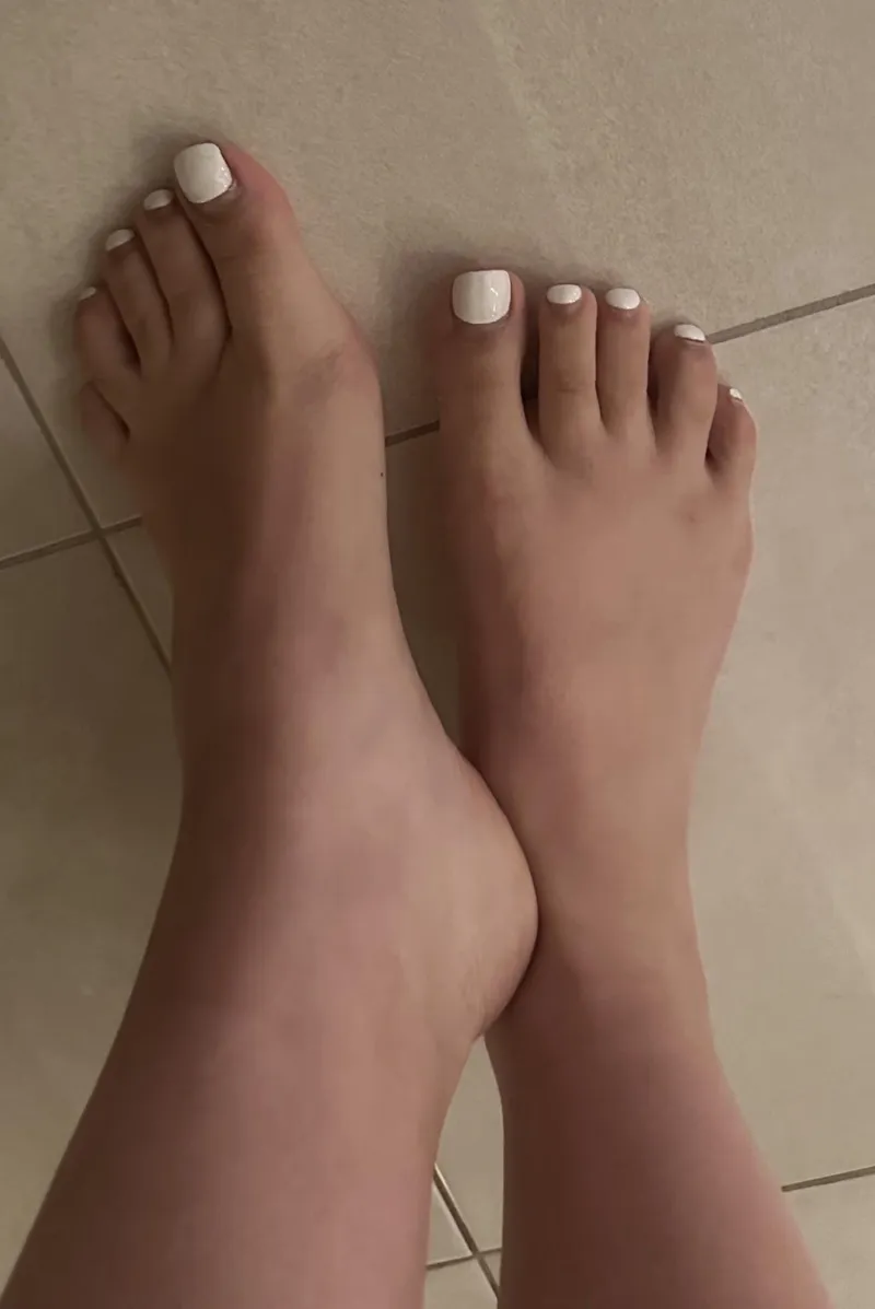 Thumbnail Should my wife post more feet pics? OC