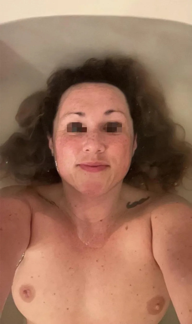 Thumbnail Soaking wet MILF!