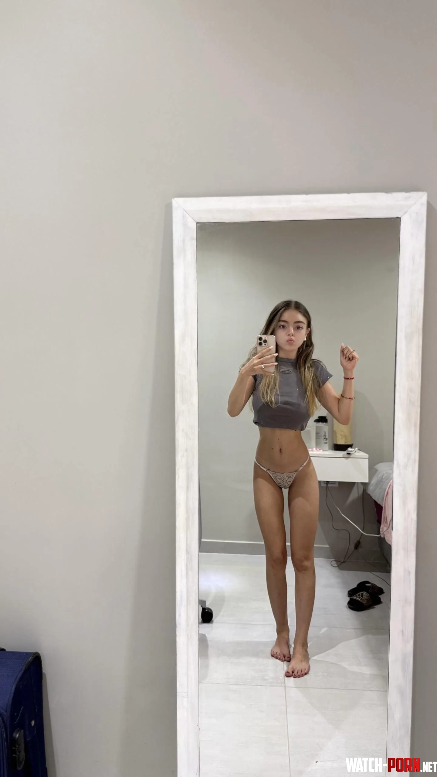 Do guys really like petite girls by xPeachieLovve