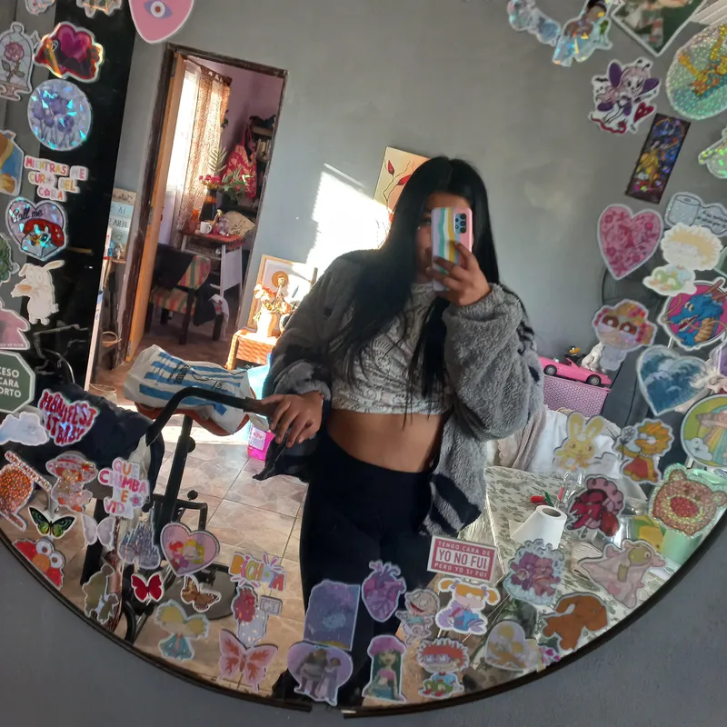 Thumbnail How does my top look on me?