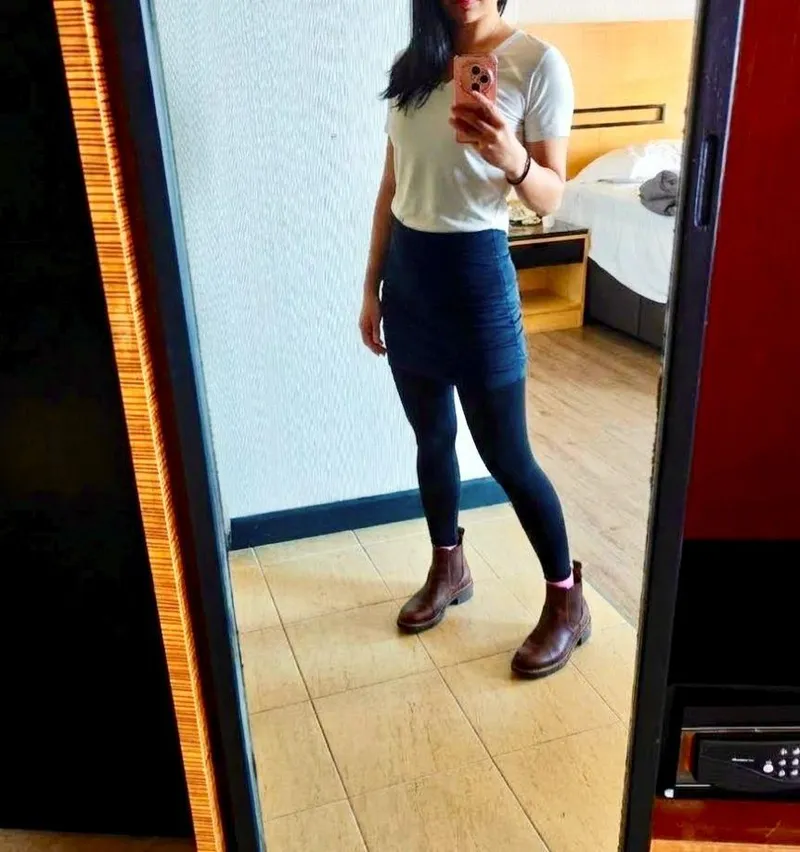 Thumbnail Petite Asian just moved in