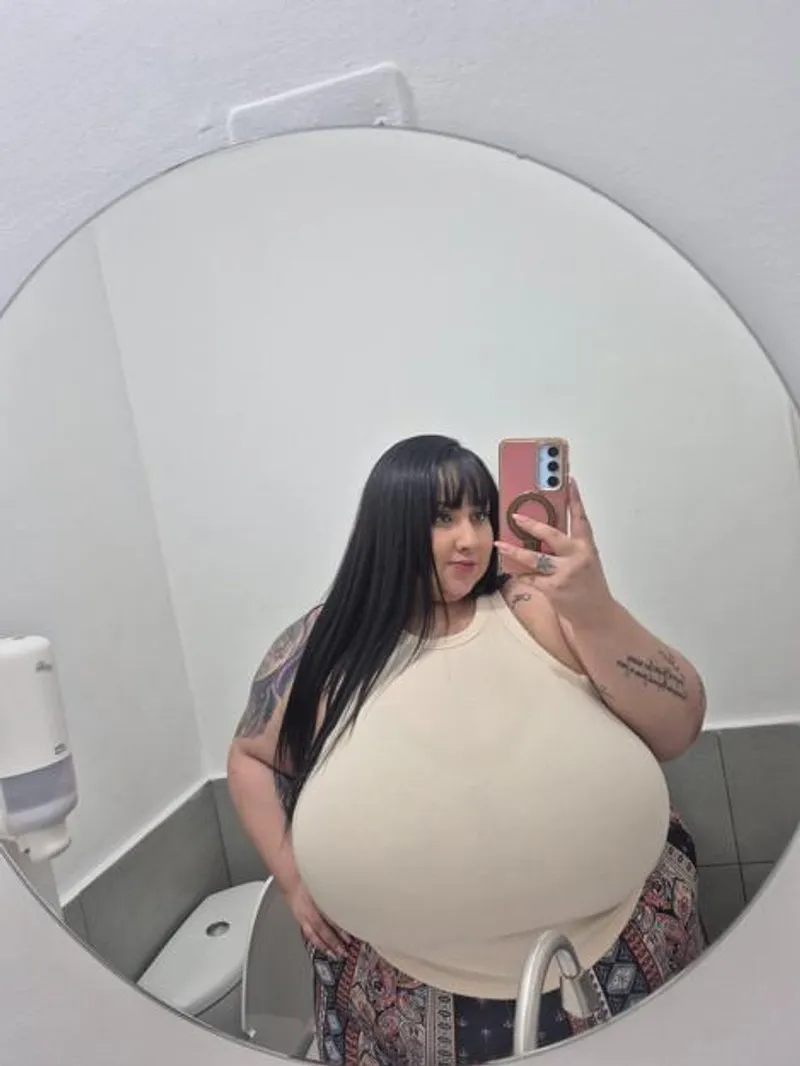 Thumbnail Chubby girls got it tough to hide