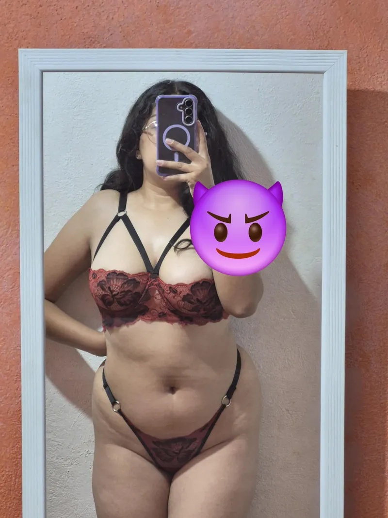 Thumbnail A beautiful Mexican, about to play with her tits