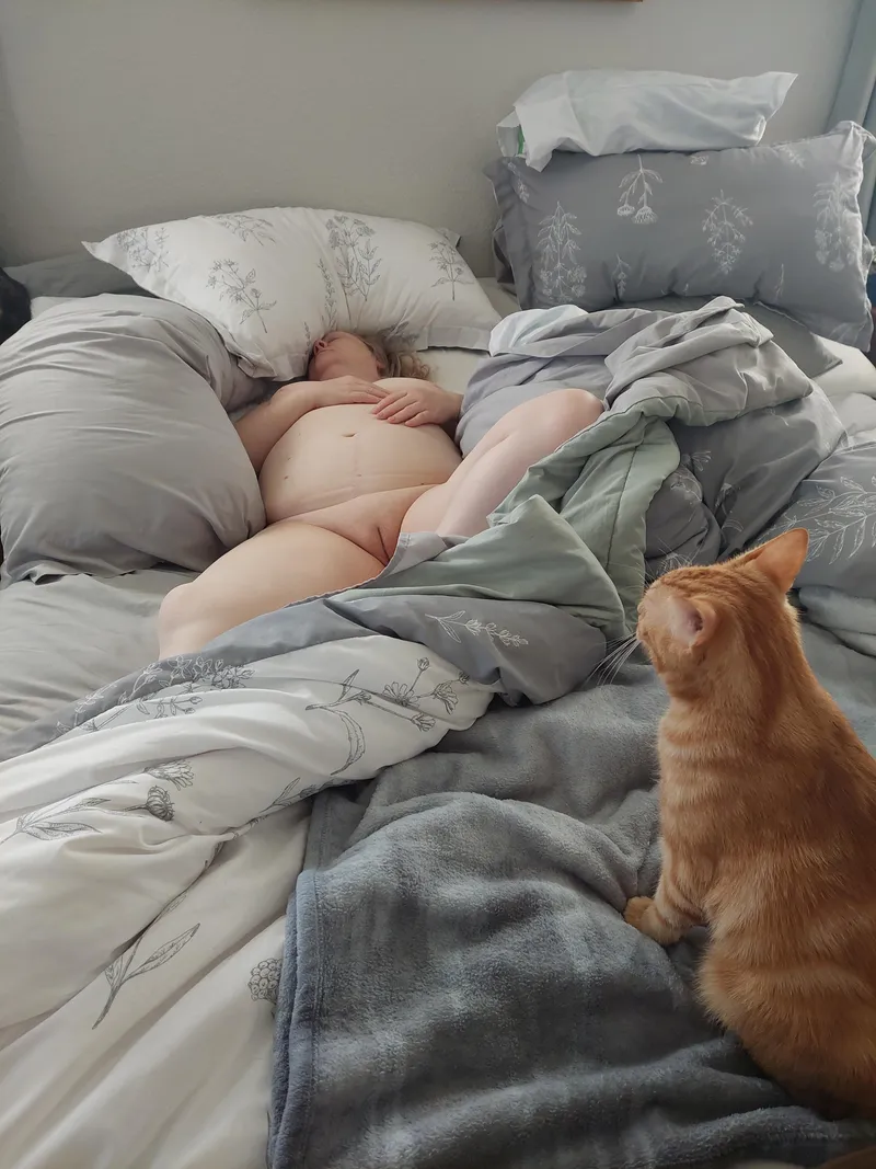 Thumbnail 64f sleeping with an audience