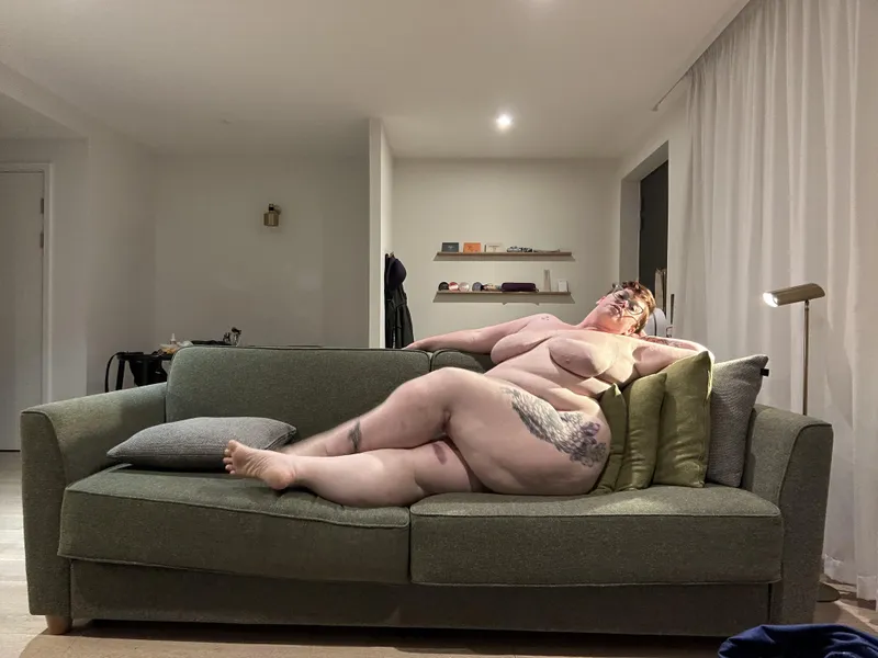 Thumbnail Draw me like one of your French girls 👧 🎨 l’m up about 45 lbs since this was taken last September