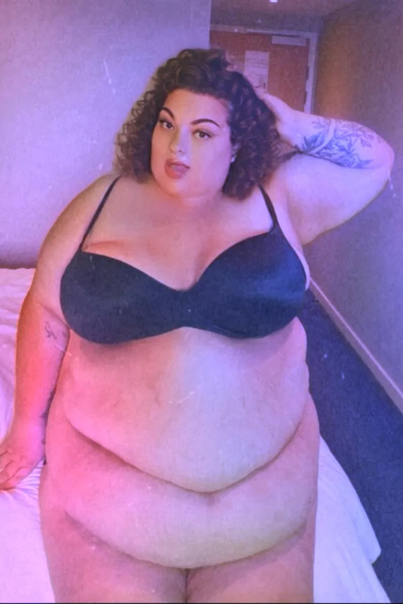 Thumbnail Just adding another sexy woman for you guys to stare at