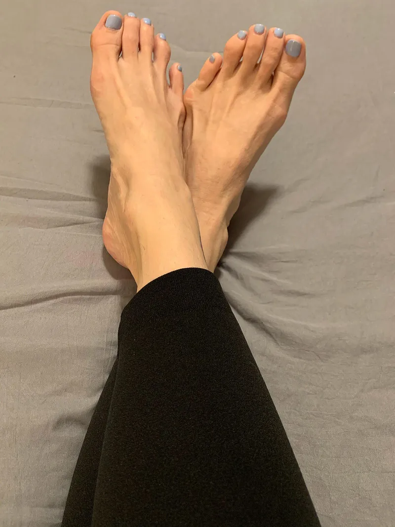 Thumbnail Crossed ankles at the end of the day (NOT OC)