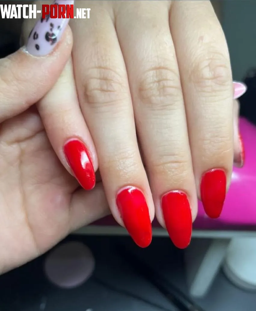 I went to get a manicure; I love the color red. by libelulaaa