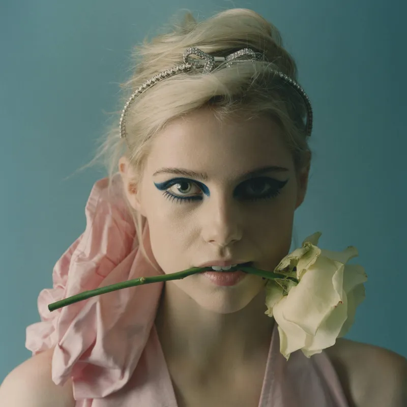 Thumbnail Lucy Boynton