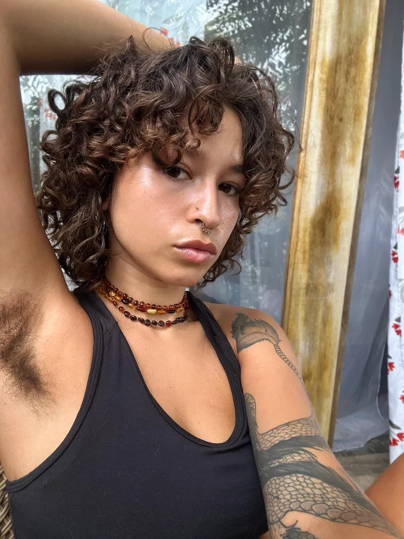 Thumbnail curls and a black top