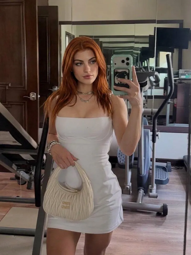 Thumbnail What am i doing with this outfit in GYM