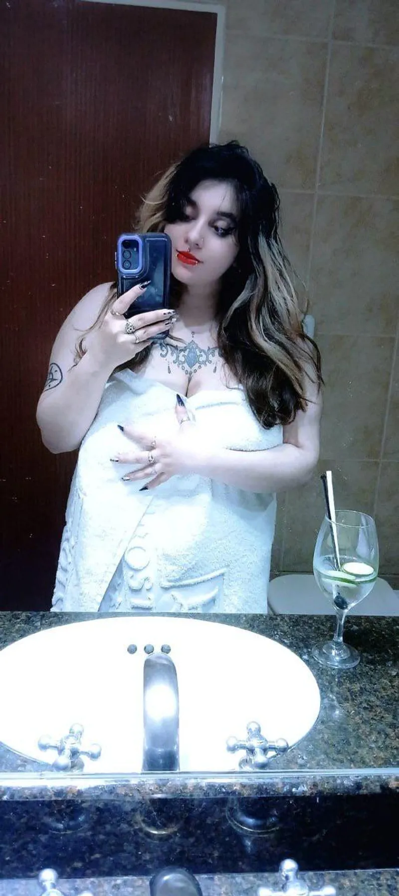 Thumbnail Would you join me in the shower?