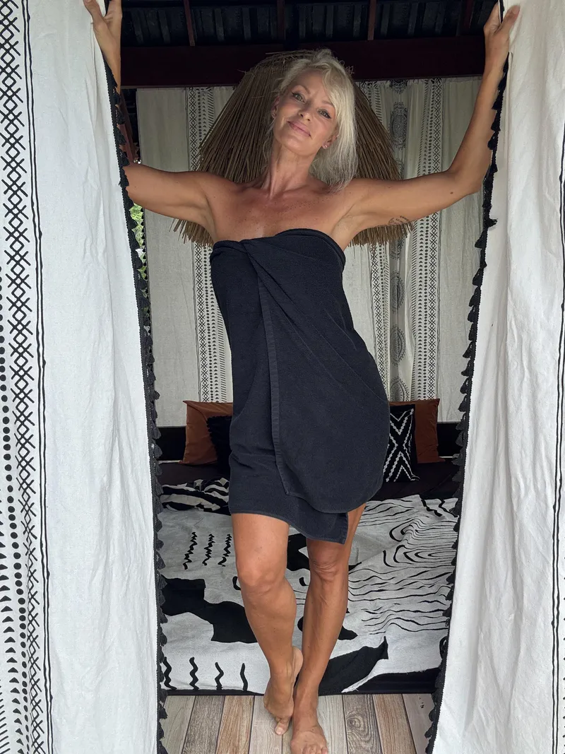 Thumbnail Showing you what a GILF looks like with clothes on. And without.