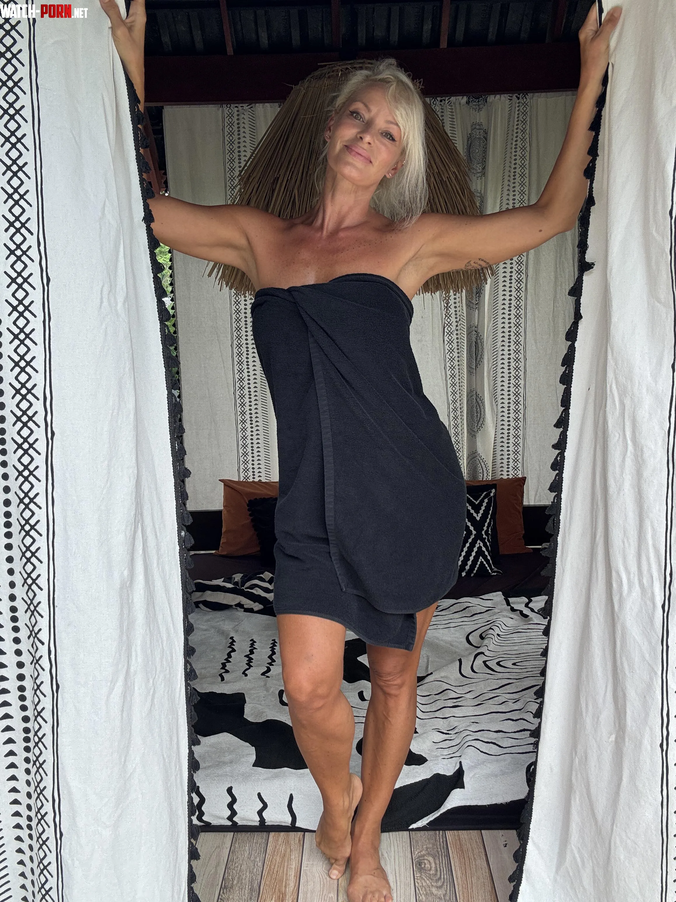 Showing you what a GILF looks like with clothes on. And without. by Meetlia