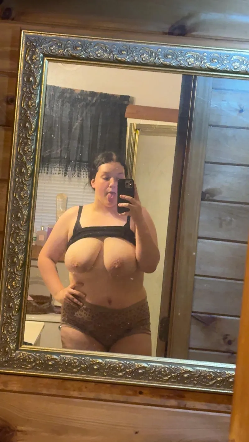 Thumbnail too thick or just right? 🖤