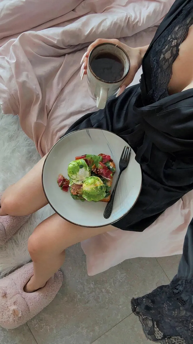 Thumbnail My breakfast is a tasty toast, your breakfast is my legs