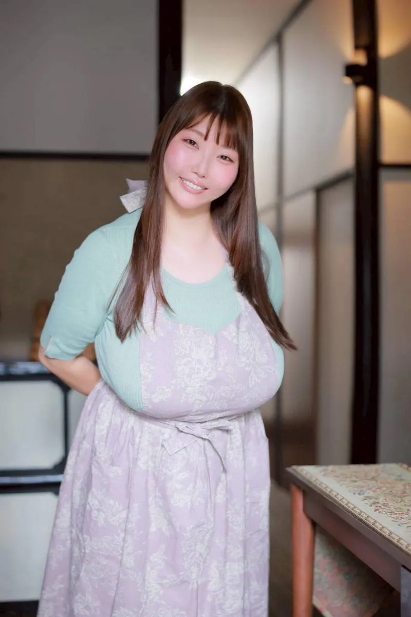 Thumbnail Cute Asian mom vibe