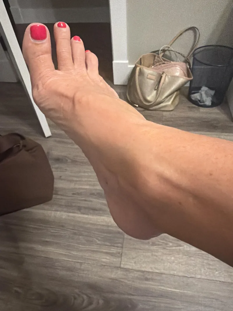 Thumbnail [OC] Pink nails from the top — soft and close