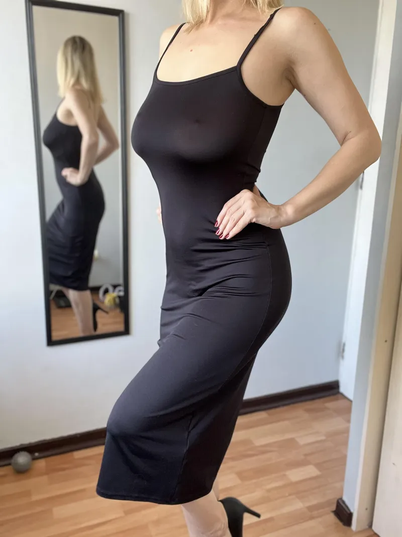 Thumbnail Simple elegance in black