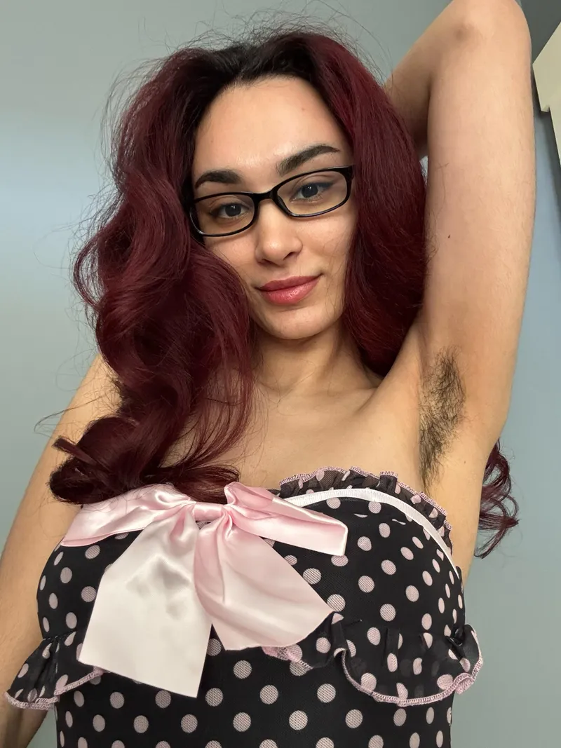 Thumbnail My musky scent lingers on my hairy armpits