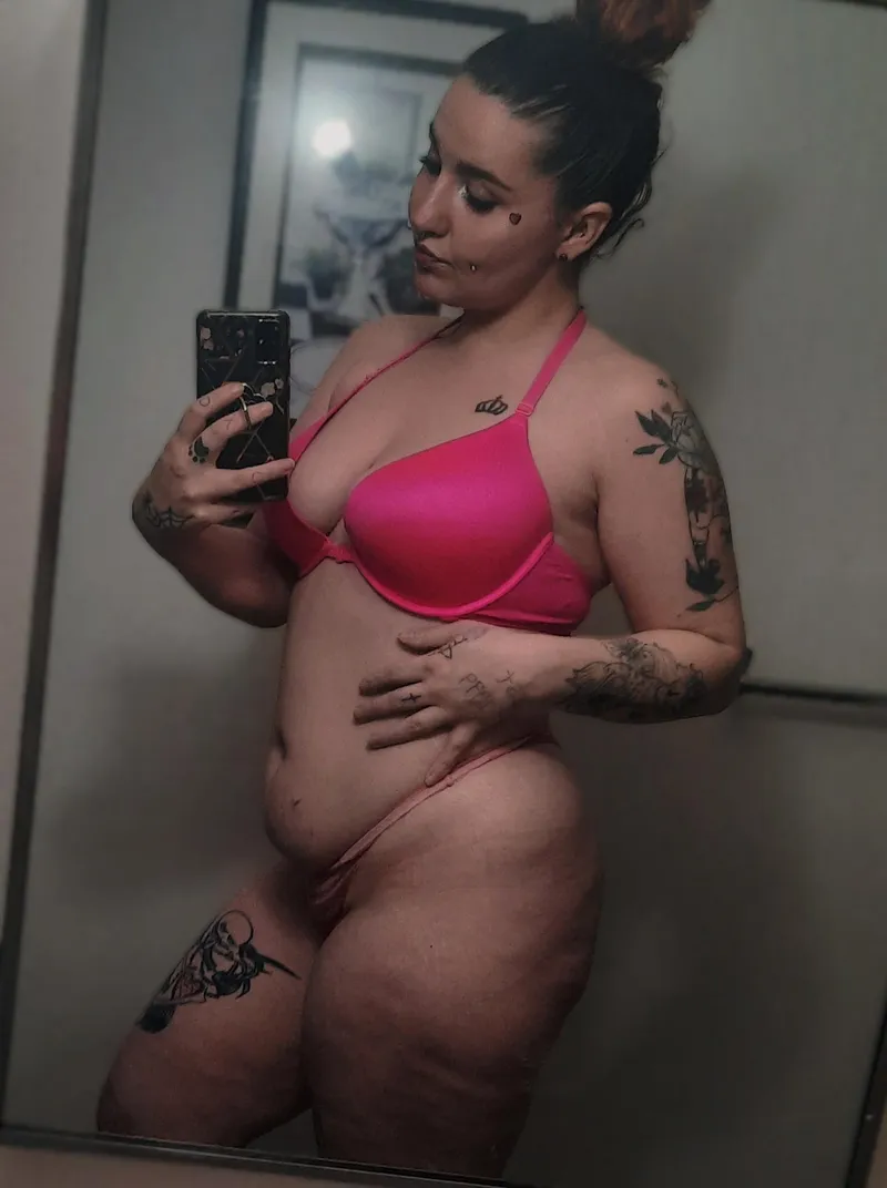 Thumbnail Seriously craving some fat cock and a couple orgasms.