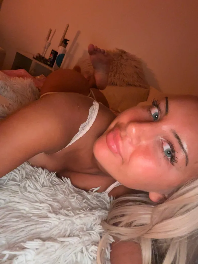 Thumbnail är det dumt att vilja dejta någon härifrån påriktigt?🥵