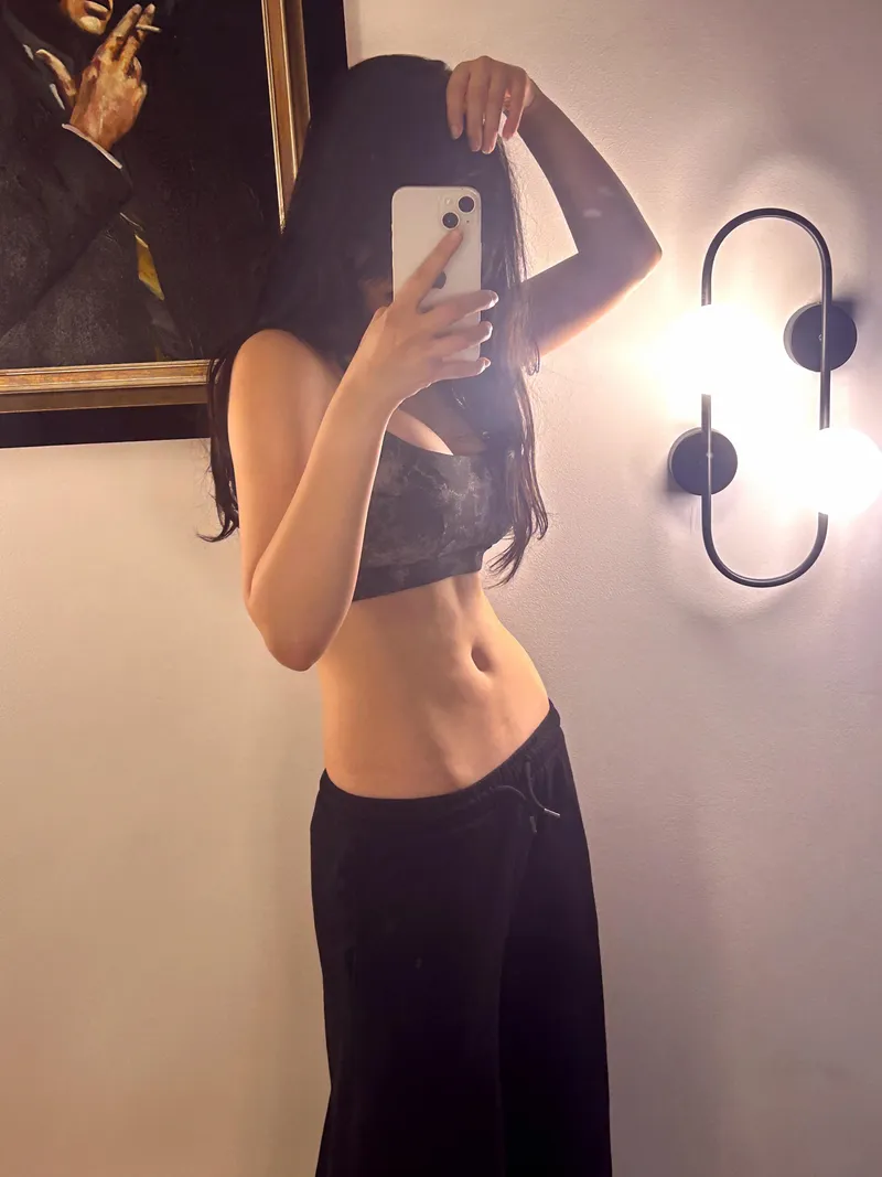 Thumbnail Adorable selfie of a goth