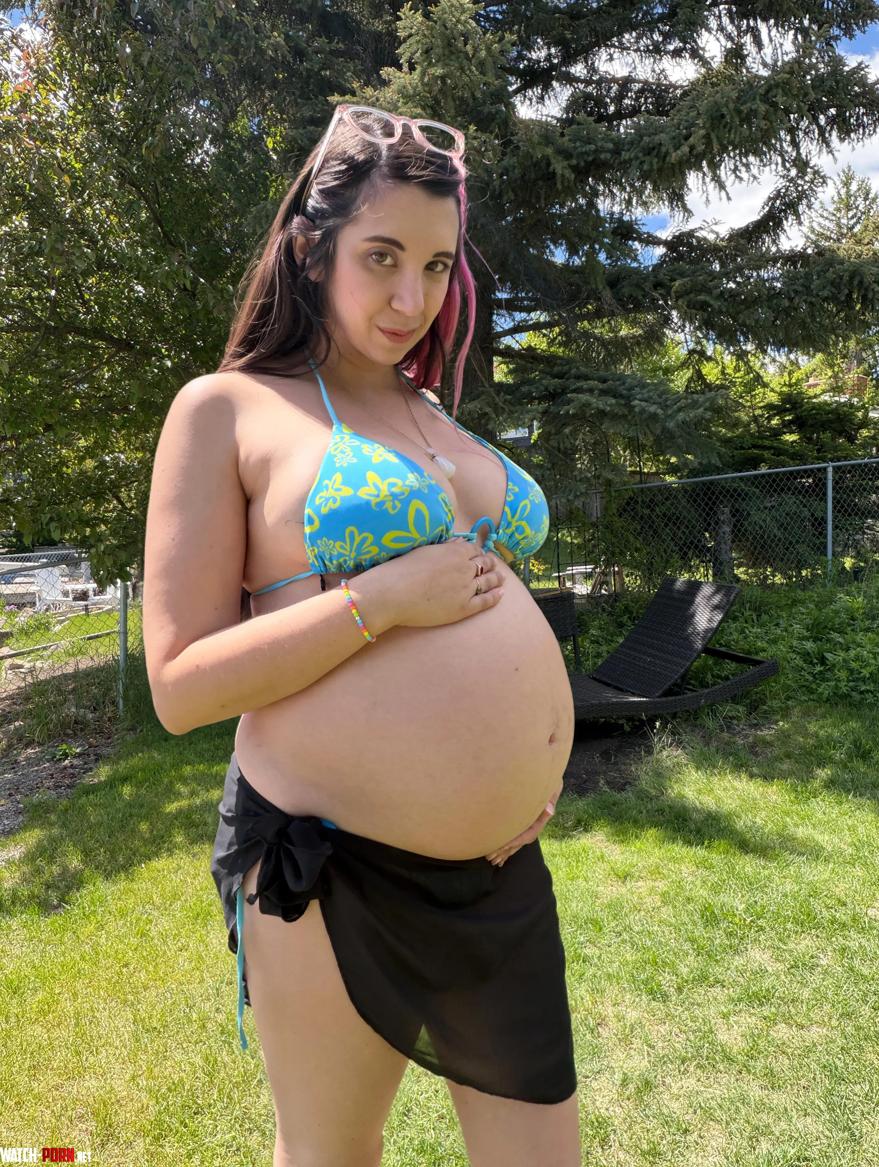Come talk to the bump by Underthescrubs