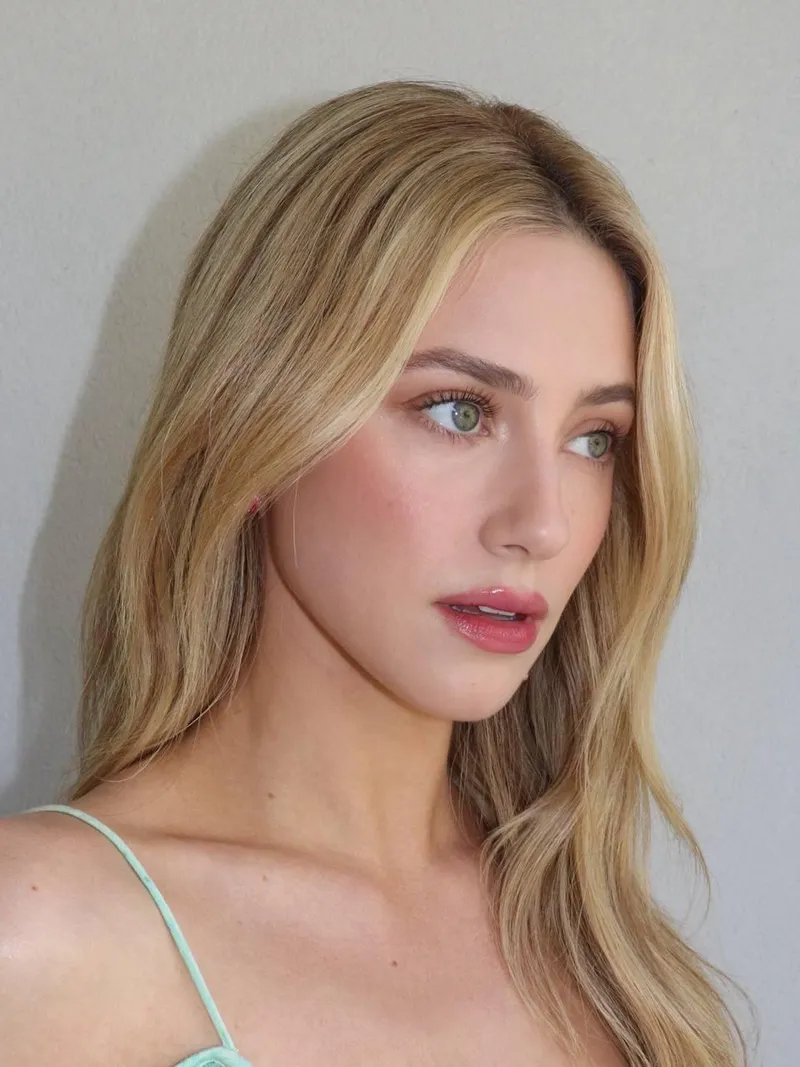 Thumbnail Lili Reinhart