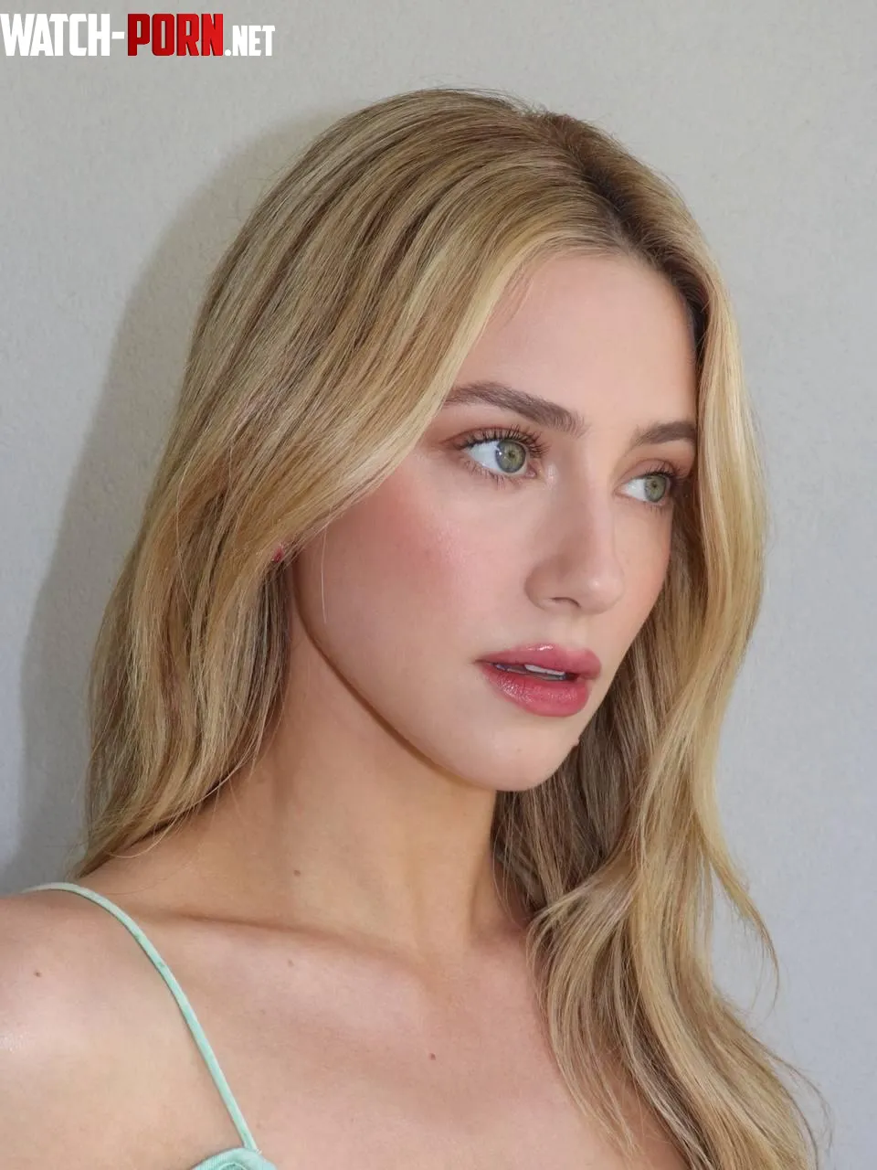 Lili Reinhart by hidden_folder_