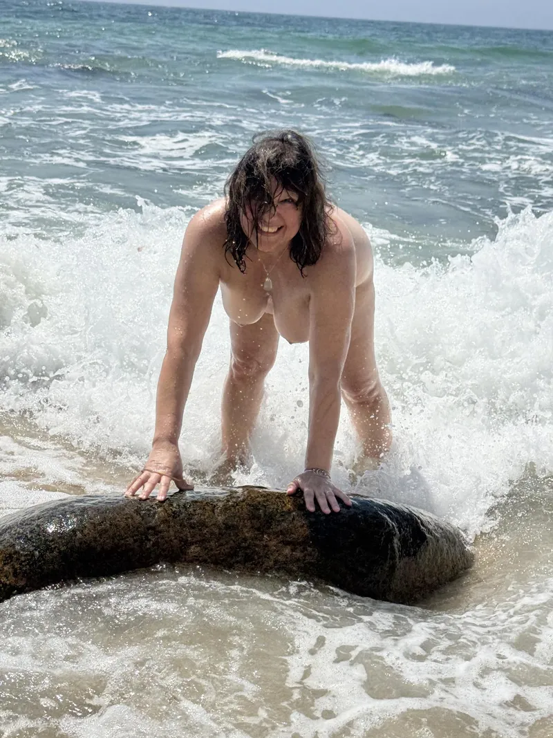 Thumbnail 55 MILF/GILF - I could use some company on the beach