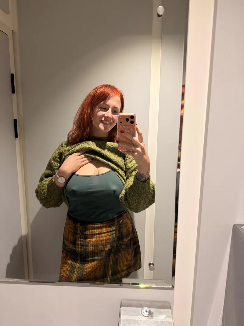 Thumbnail No bra Tuesday’s